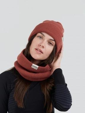 Fundango Tara Neckwarmer in red 3